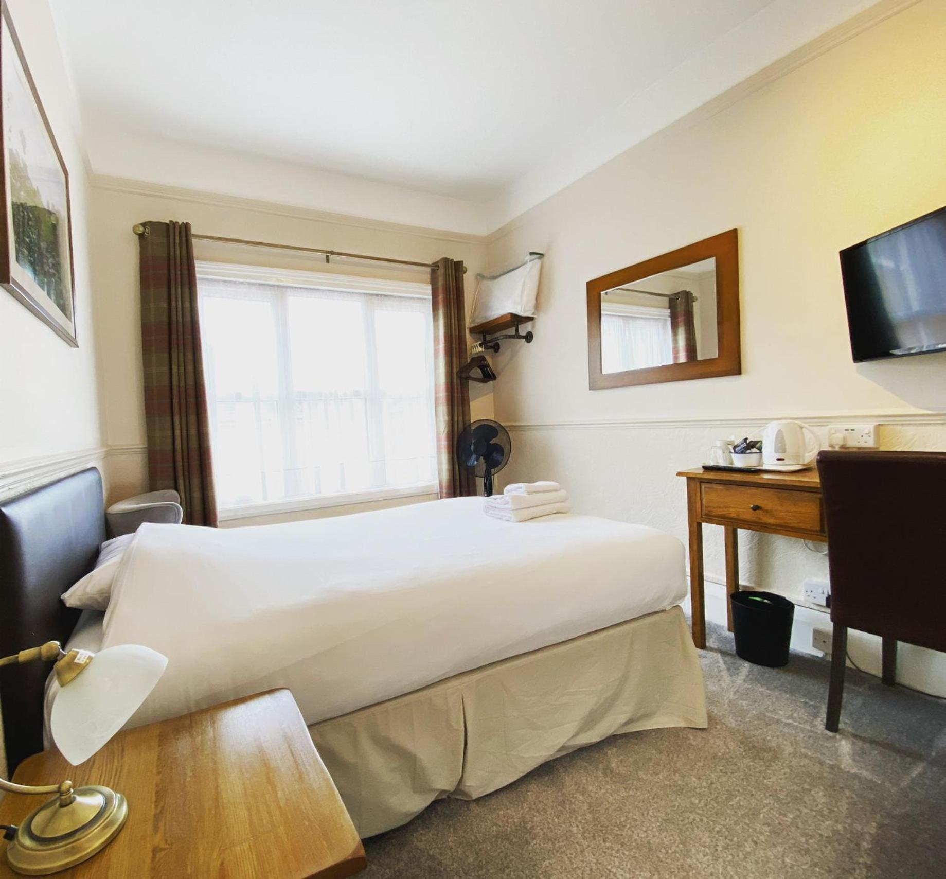 Fairlawns Guest House Банбъри Екстериор снимка