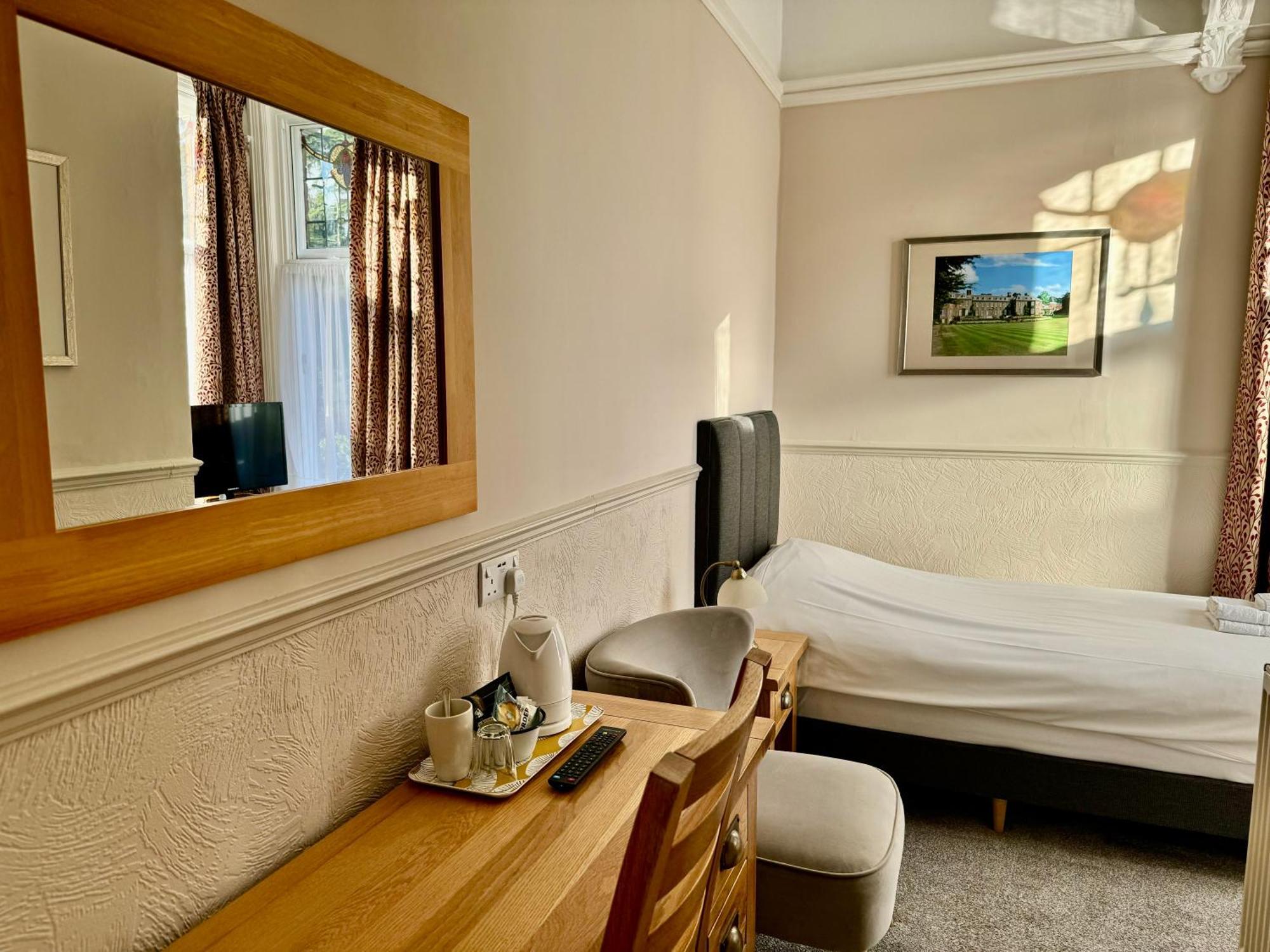 Fairlawns Guest House Банбъри Екстериор снимка
