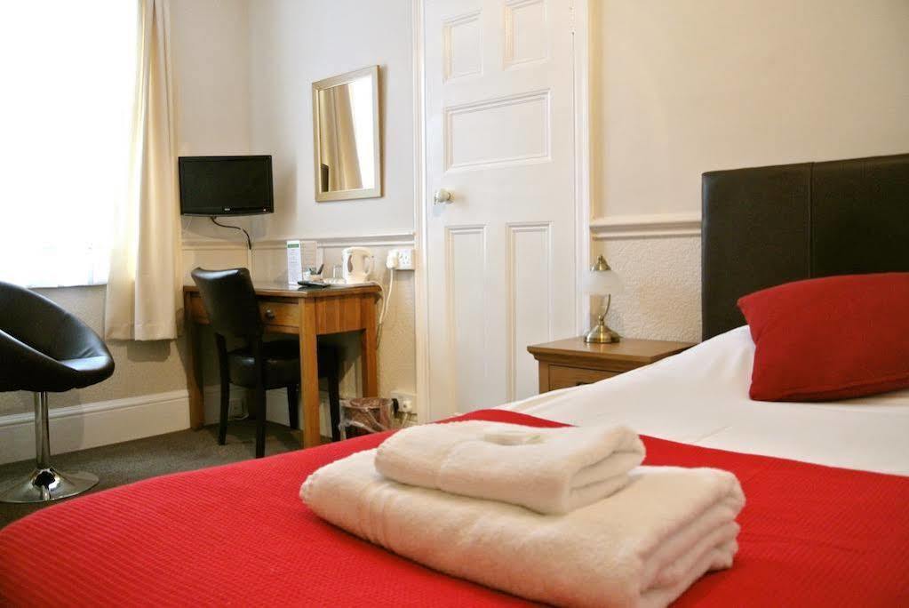 Fairlawns Guest House Банбъри Екстериор снимка