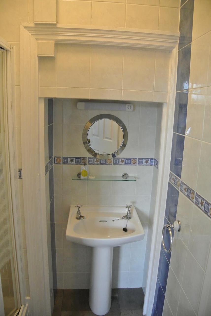 Fairlawns Guest House Банбъри Екстериор снимка